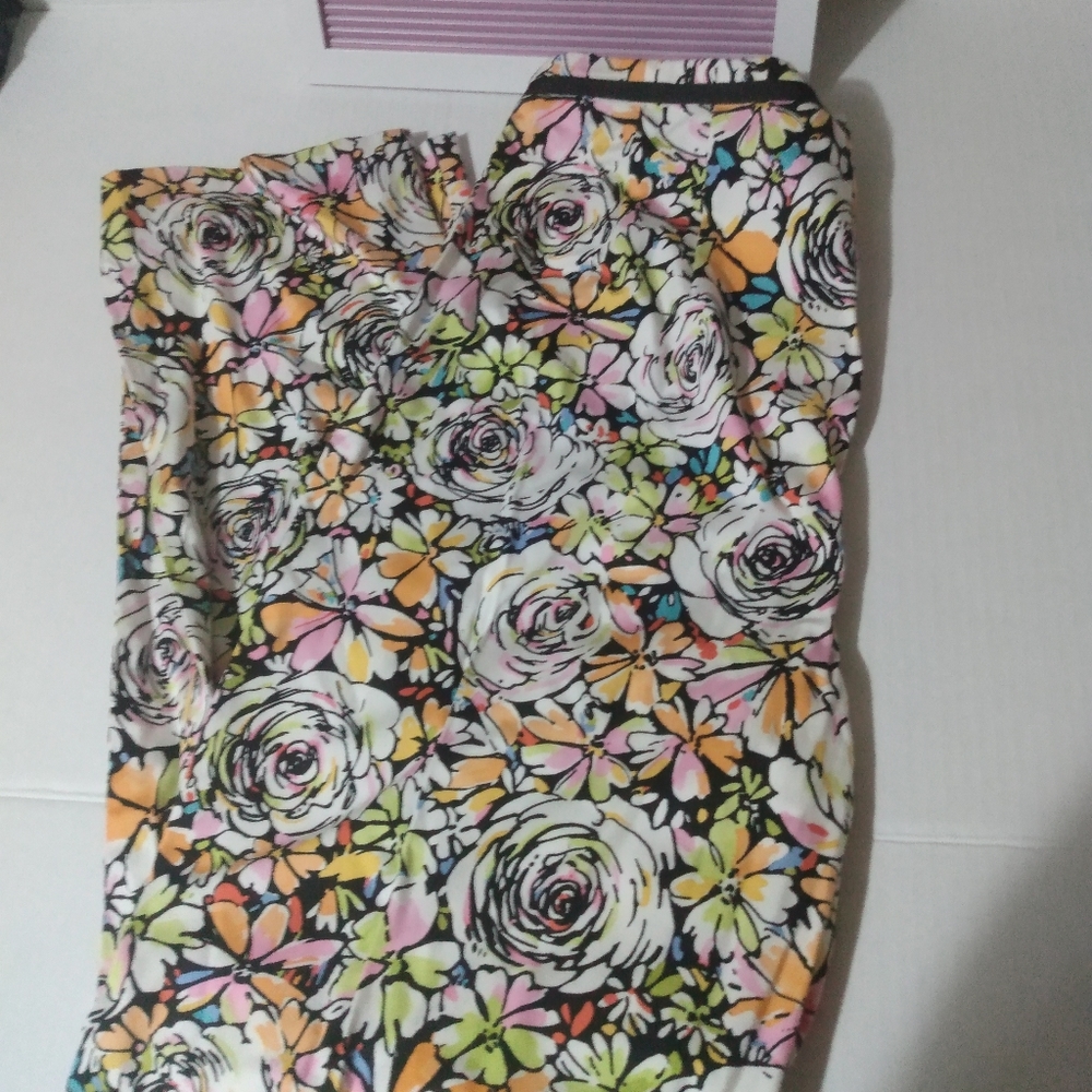 Cottage core rose print cigarette ankle clam diggers pants